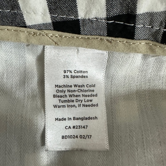 TALBOTS Black & White Checked Shorts, 5" Inseam, "The Perfect Short", sz 4 - Picture 4 of 4